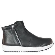 Cabello EG54 Black Boot