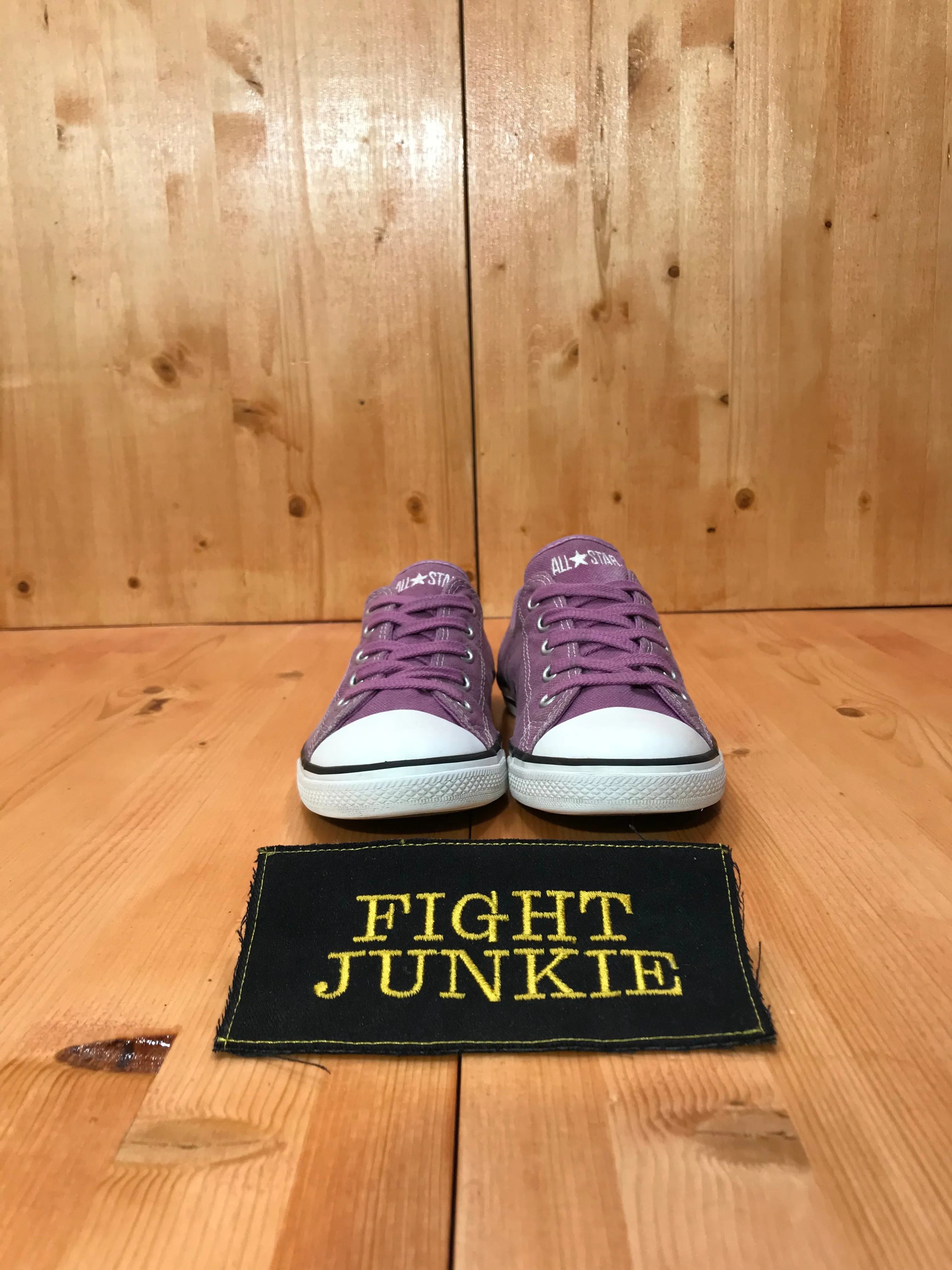 CONVERSE CHUCK TAYLOR ALL STAR Women Size 8 Low Top Shoes Sneakers Purple