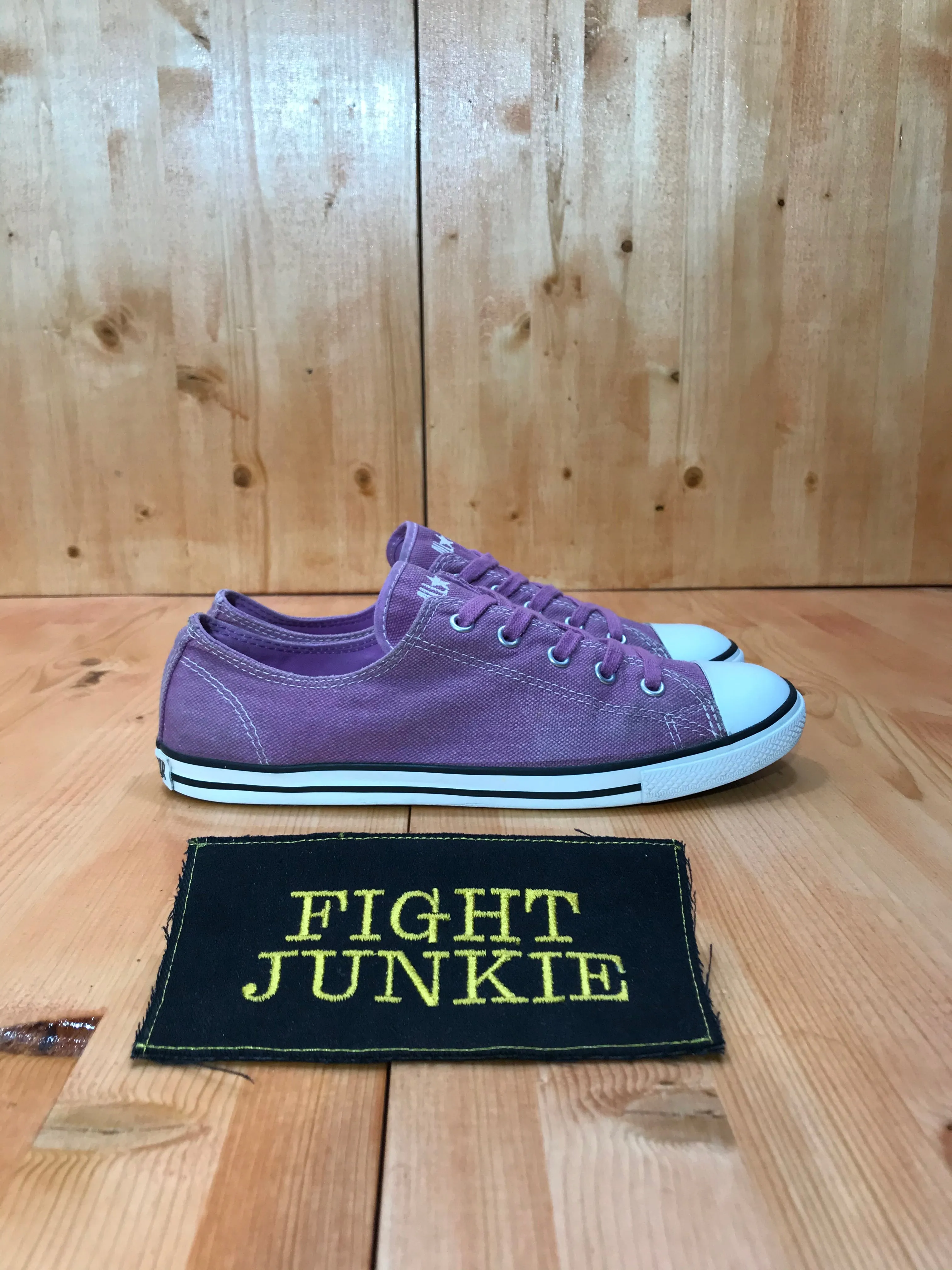 CONVERSE CHUCK TAYLOR ALL STAR Women Size 8 Low Top Shoes Sneakers Purple