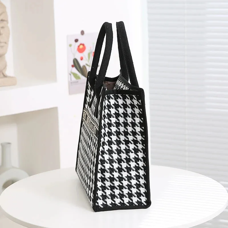 Metro Cat Carryall – A Must-Have for Modern Women